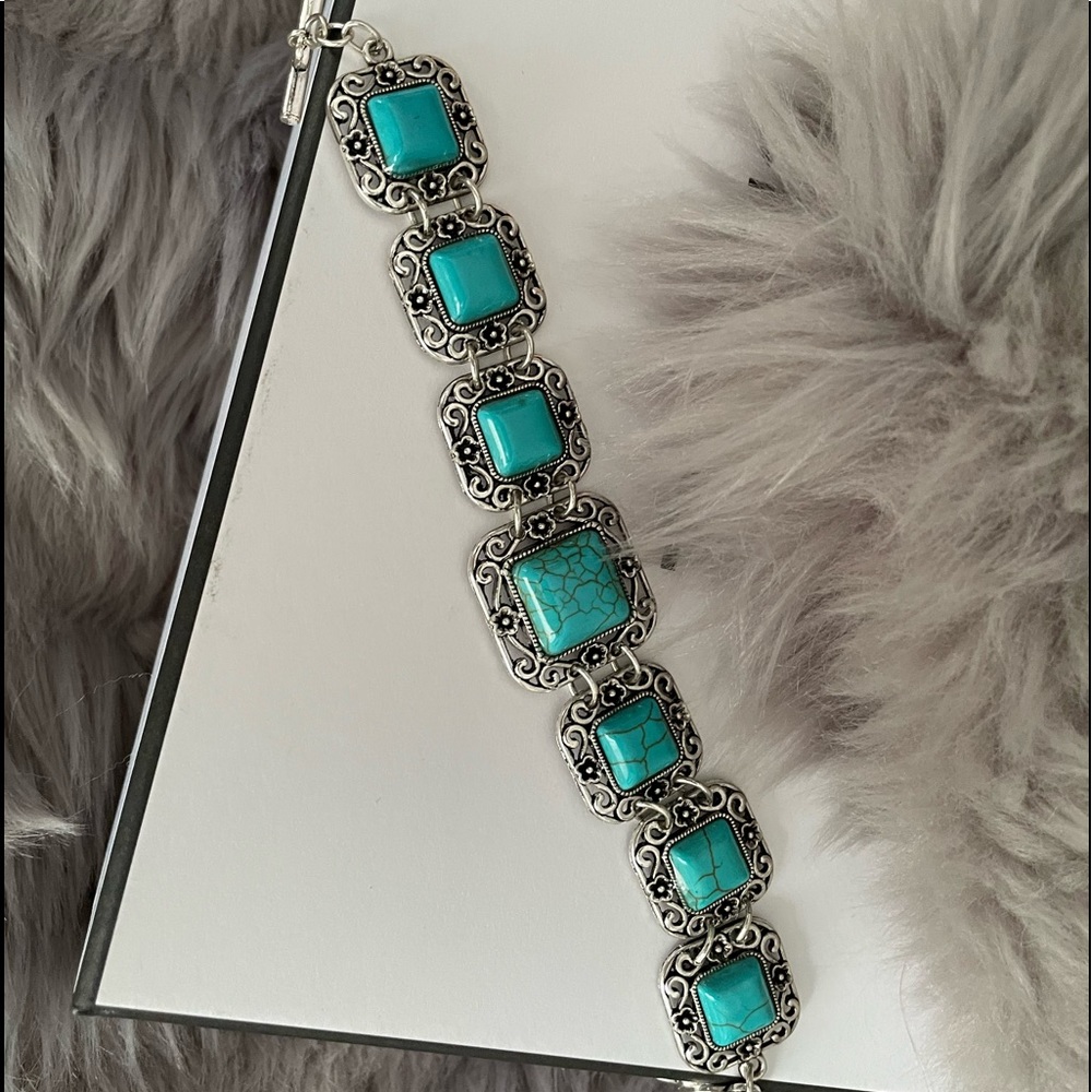 ✨Silver and Turquoise Look stones fashion bracelet ✨NEW - Picture 5 of 5